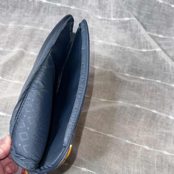 Vera Bradley Coastal Paradise Pattern Tablet Protection Zippered Case NWOT - Picture 9 of 13